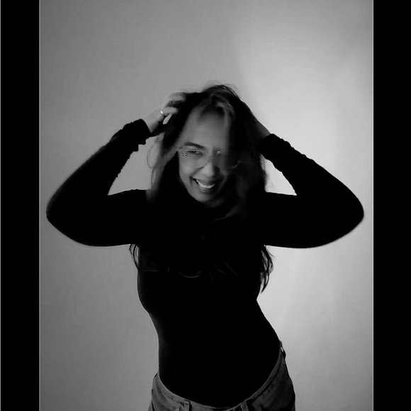 Meet your Posher, Pierra - Picture 3 of 5